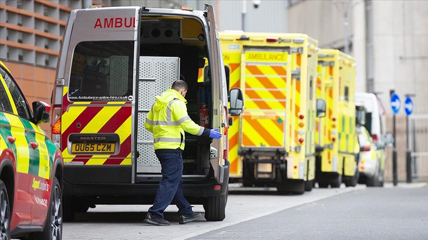 İngiltere'de tedavi için bekleyen hasta sayısında rekor 
