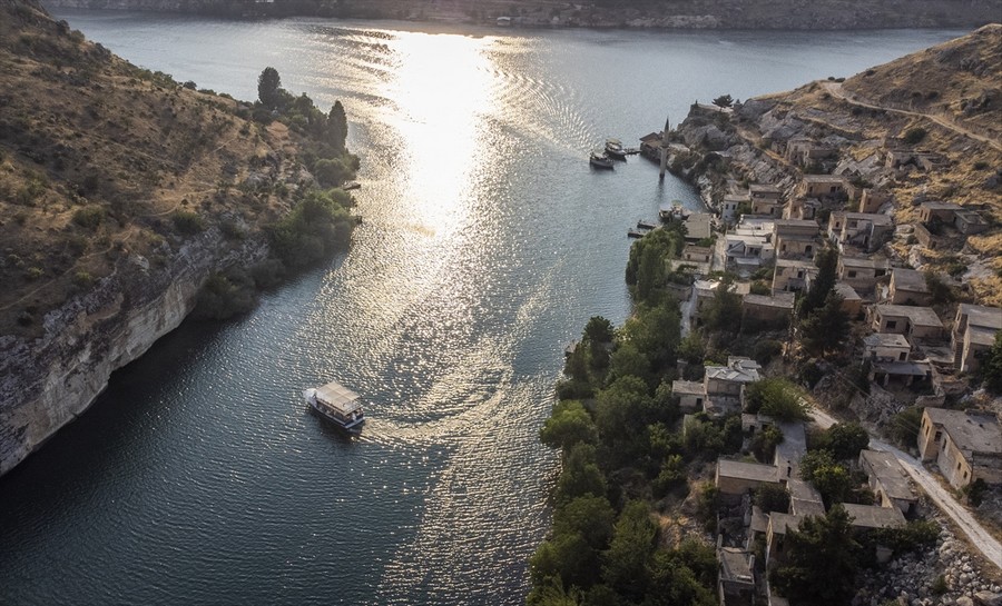 Halfeti farklı bir atmosfer sunuyor