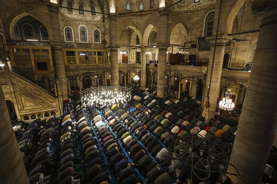 Regaib Kandili camilerde dualarla idrak edildi