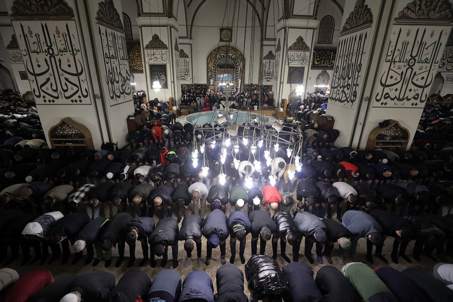 Camilerde Berat Kandili Coşkusu