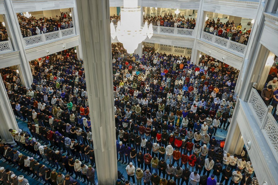 Dünyada Teravih namazı coşkusu