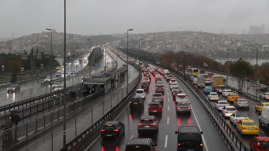 İstanbul’da beklenen sağanak başladı