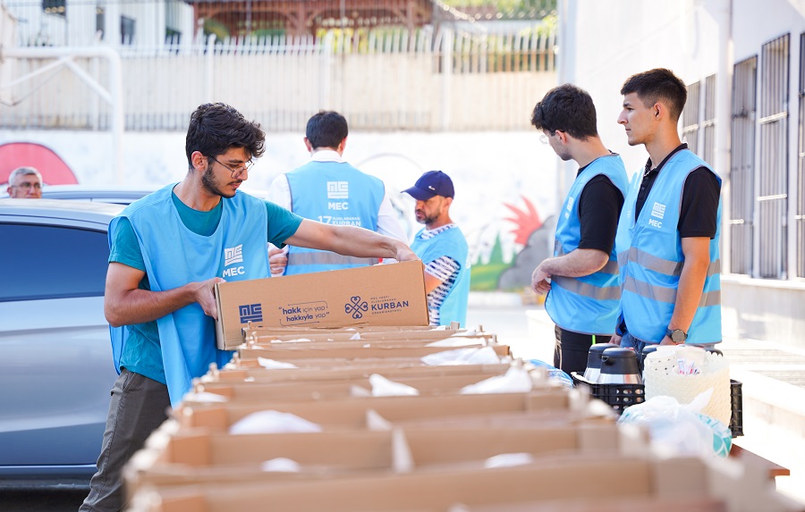 DUHA Kurban Organizasyonu’nda kurban eti ikramları teslim edildi
