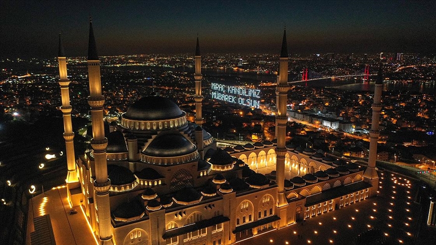 AKRA‘da 1447 Mirac Kandili Özel Yayını