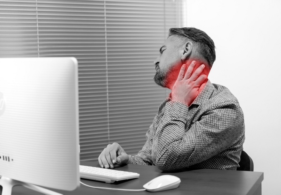 Masa başı çalışma boyun fıtığı sebebi