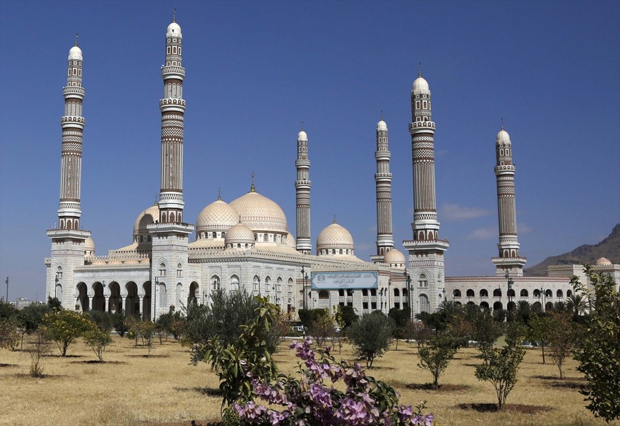 ­Yemen'in en büyük camisi, Salih Camii