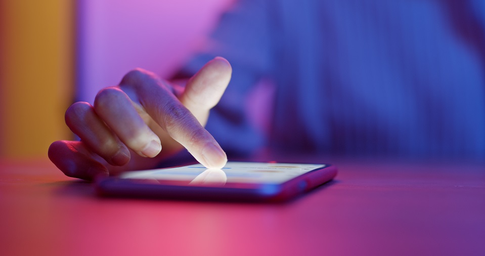 Çocuk ve gençlere yönelik dijital kısıtlamalar artıyor