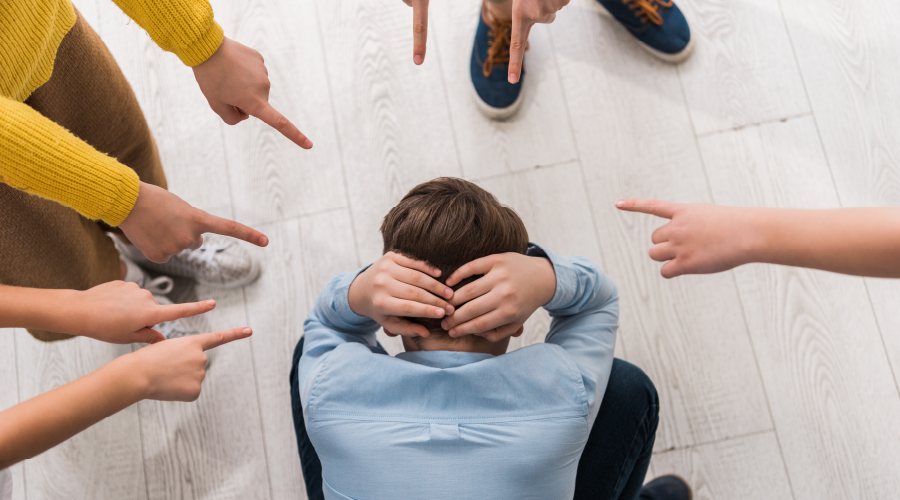 Akran zorbalığında sorun da çözüm de aileden başlıyor