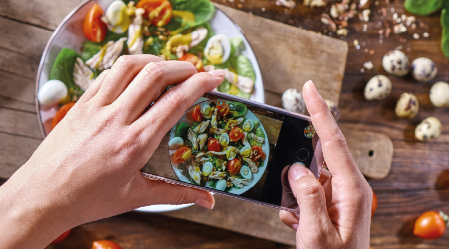 Sosyal medya  aç  bırakıyor!