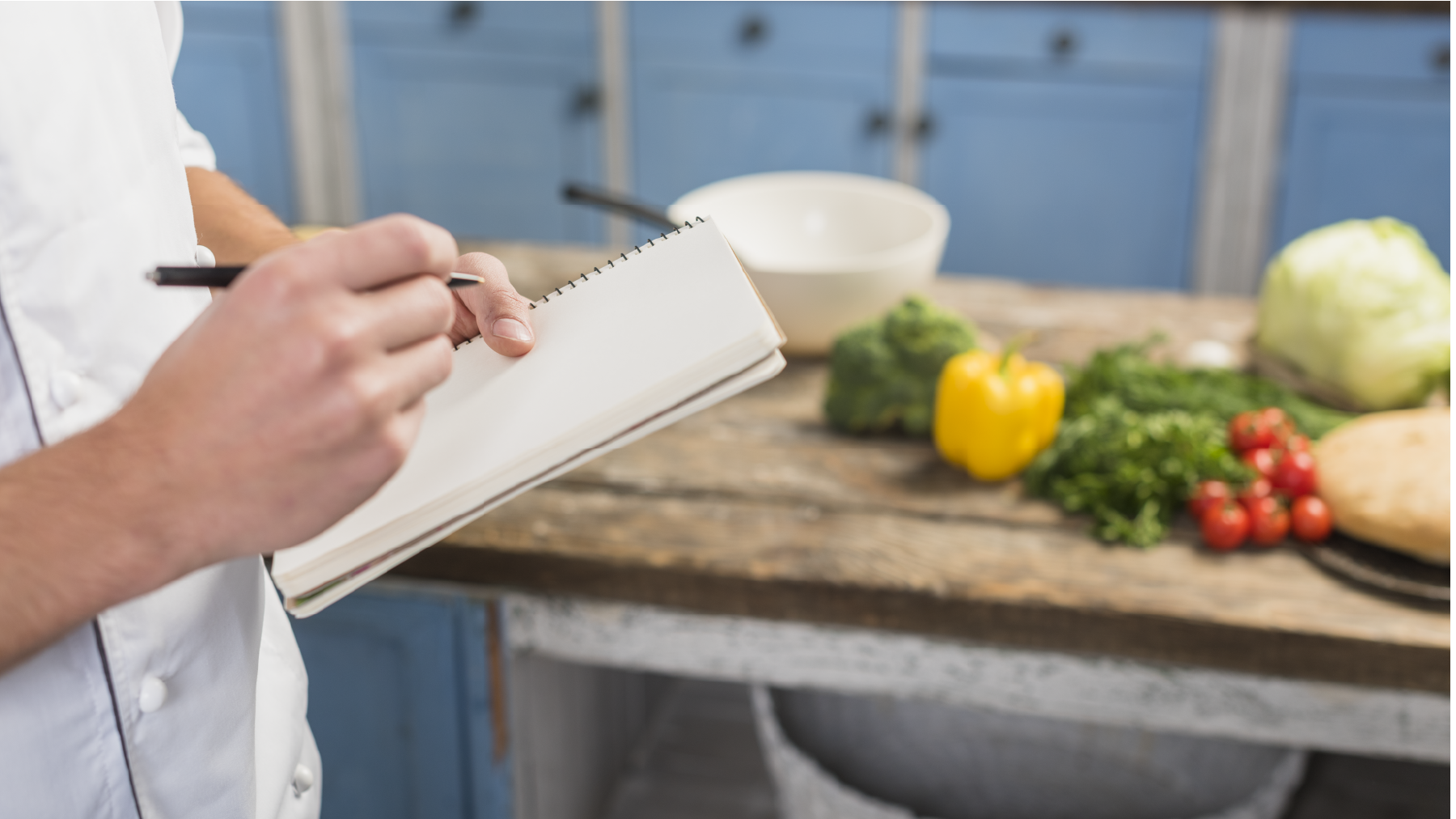 Mutfakta pratik bilgiler. Soğanın göz yaşartmaması için ne yapılmalı?