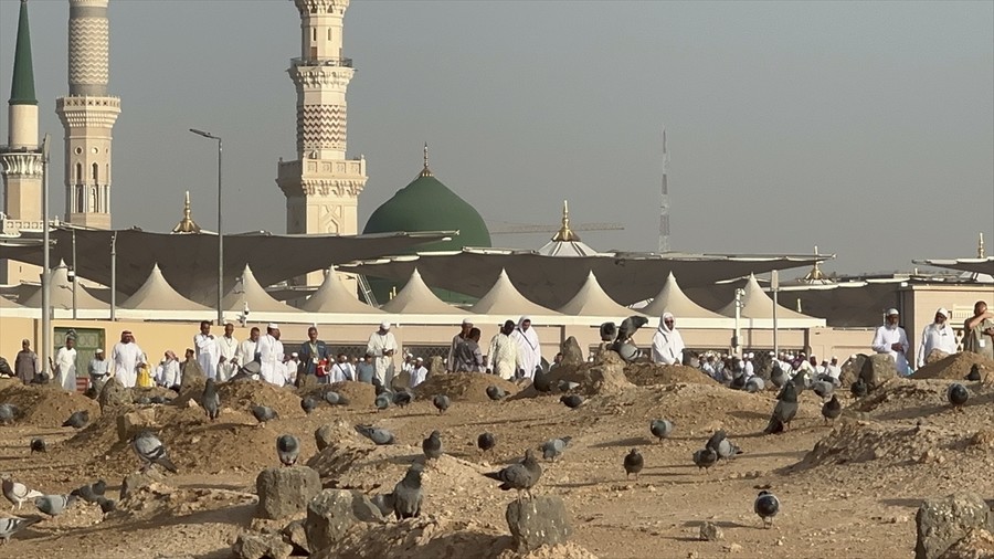 Hacı adayları Cennetü l Baki yi ziyaret etti