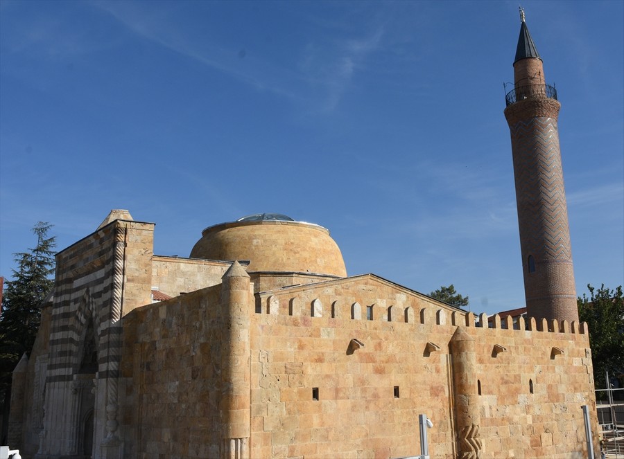 Tarihi Cacabey Camii yeniden açıldı