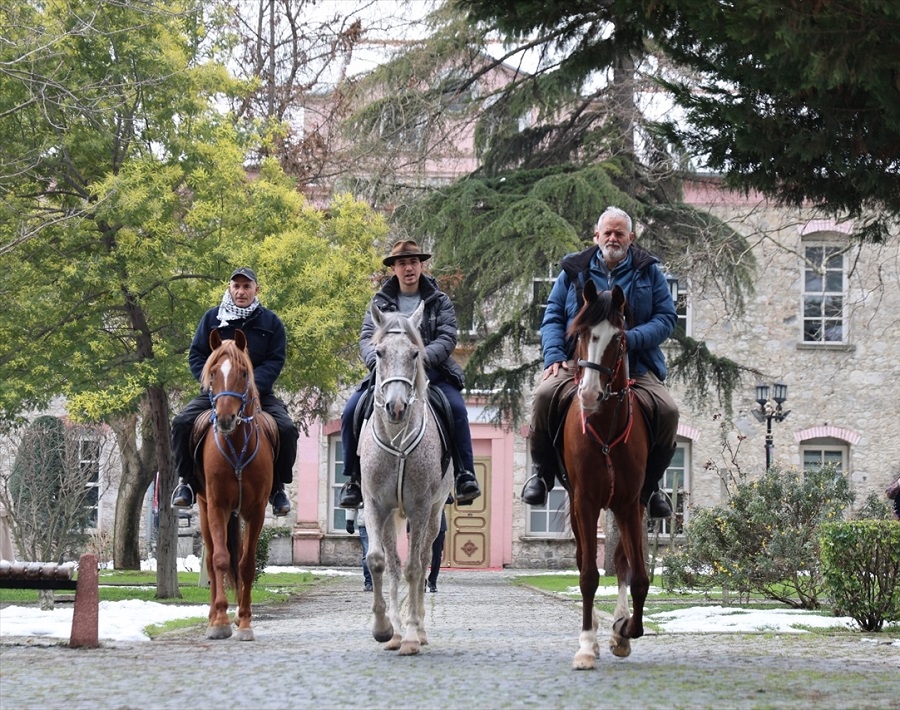 Atlı hacı adayları İstanbul'a ulaştı