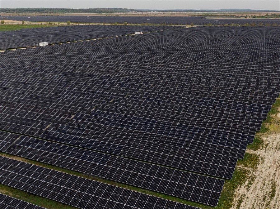 Suudi Arabistan güneş enerjisine yöneliyor