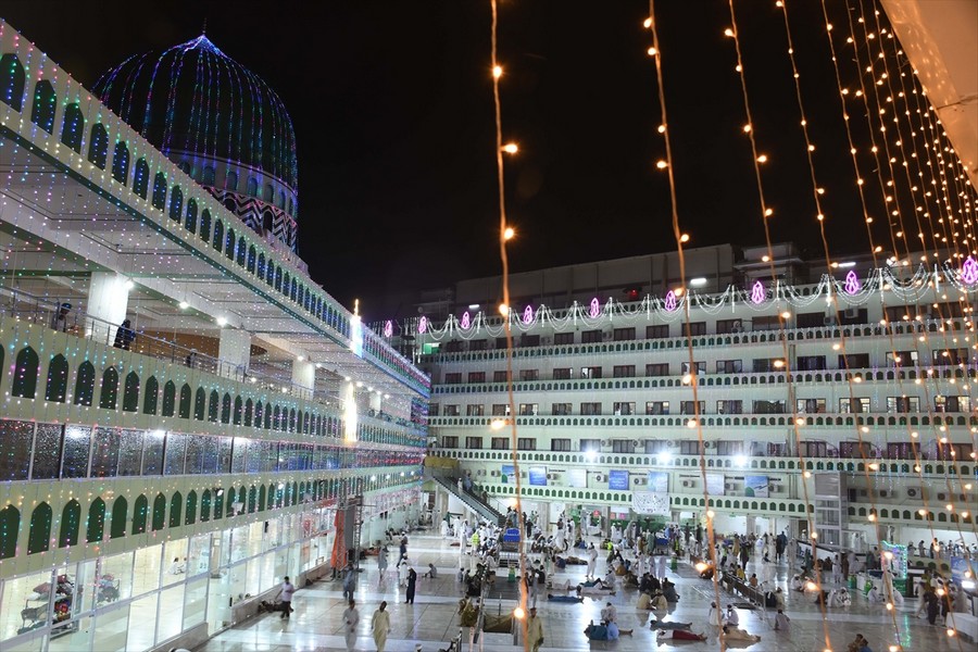 Mevlid Kandili dolayısıyla şehirler ışıklandırıldı