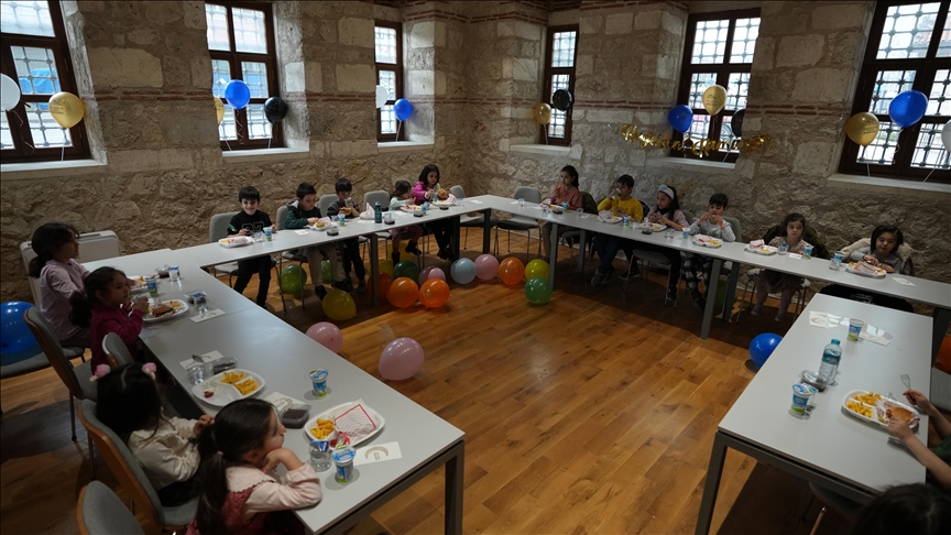 Çocuklara özel tekne orucu geleneği devam ediyor