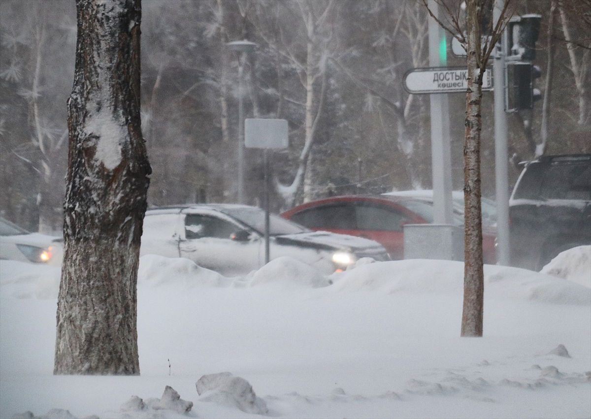 Kazakistan'da şiddetli kar fırtınası