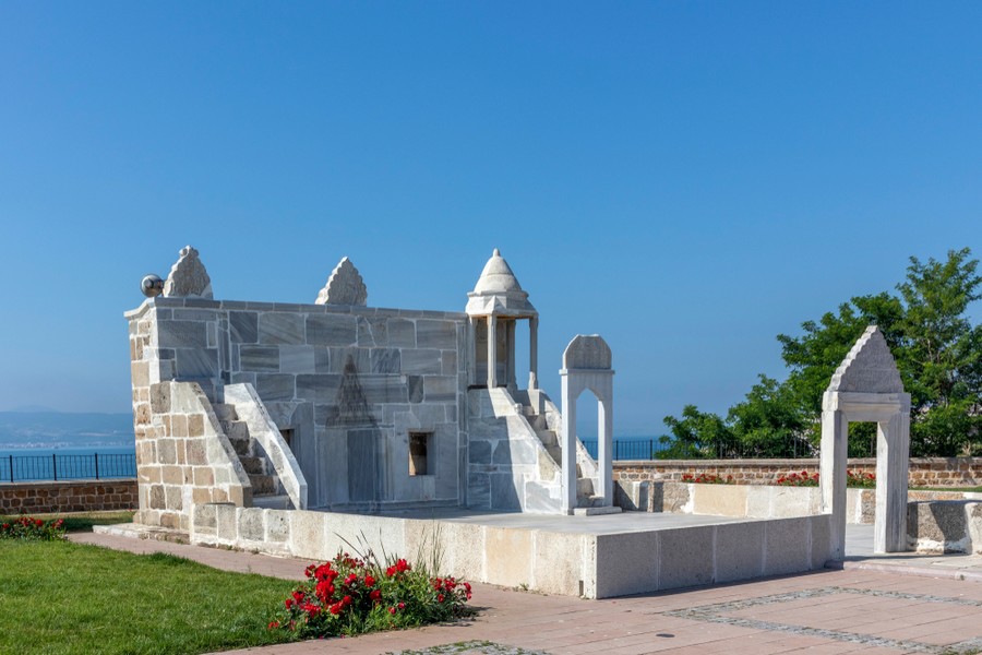Azebler Namazgâhı; açık havada tarihi ve zarif bir yapı